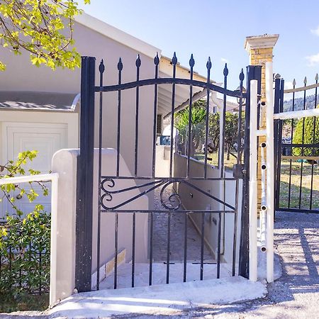 Ad Homes Agios Gordios  Bagian luar foto